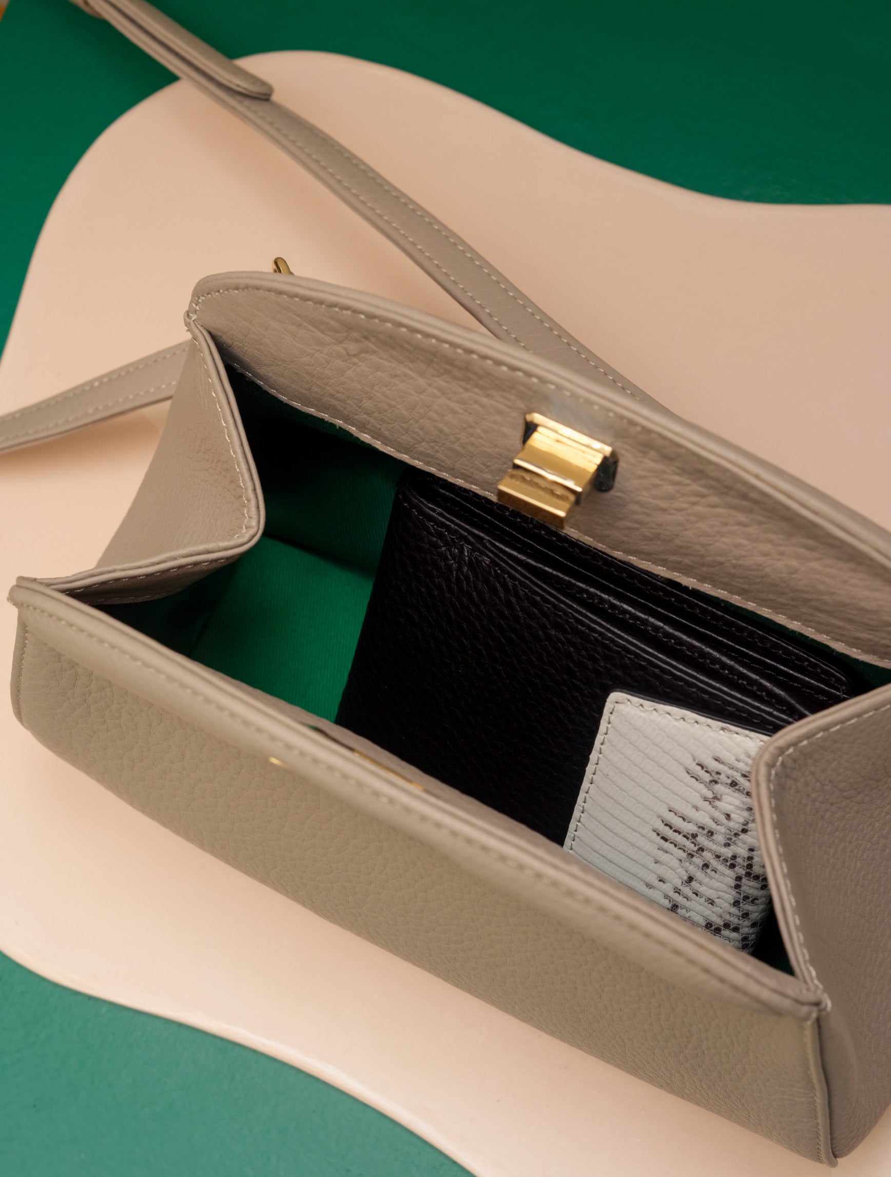 じゅんじゅん ポーチ Gure pouch bag 《グレ・ポーチ・バッグ》 – JUNYA WARASHINA